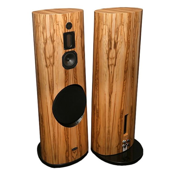 Tento obrázok nemá vyplnený ALT popisok, jeho názov je AYON-BlackHawk-S-french-walnut-e1551345995936.jpg